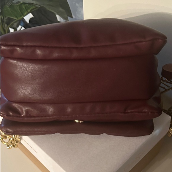 Primark Burgundy Shoulder Bag with Gold Chain NWOT - Picture 3 of 7